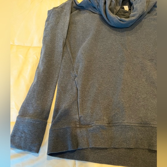 Lululemon cowl neck sweatshirt size 6 - Picture 4 of 8